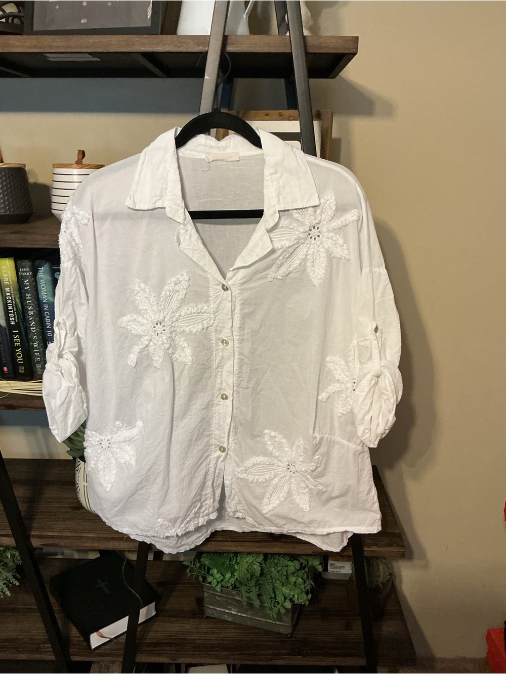Millions Milano Embroidered White Button-Front Women's Shirt Size M